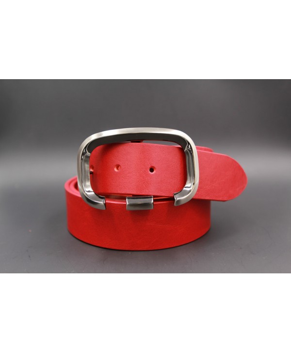 Open oval buckle red belt