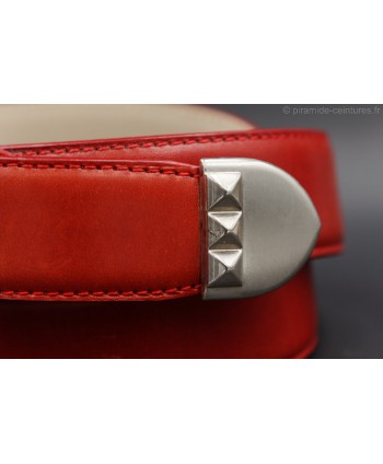 Red smooth leather belt with metal tip - buckle detail