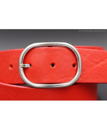 Red large leather belt with oval buckle - buckle detail