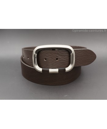 Open oval buckle brown belt