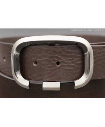 Open oval buckle brown belt - buckle detail