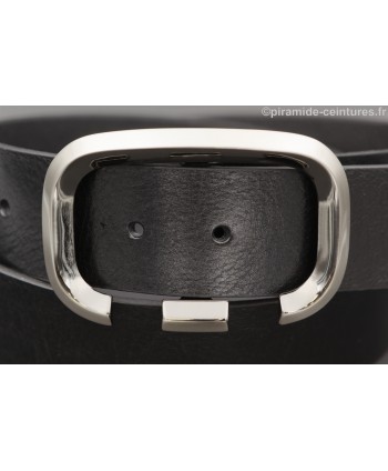 Open oval buckle black belt - buckle detail