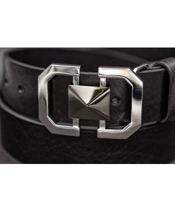 Ceinturon cuir noir boucle nickel et pyramide canon de fusil - détail boucle