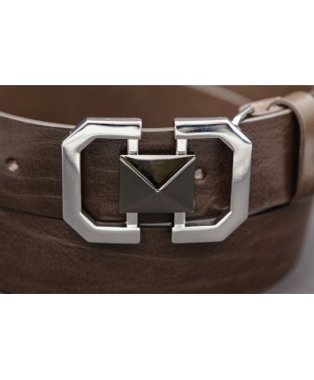 Ceinturon cuir marron boucle nickel et pyramide canon de fusil - détail boucle